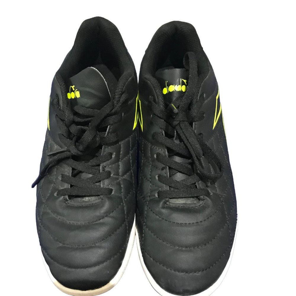DIADORA men sz 7 women sz 8/9 Black yellow Indoor Soccer Shoes